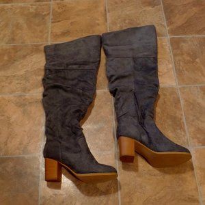 Brinley Co. Womens Stacked Heel Faux Suede Over-The-Knee Boots Grey, 7.5 NEW!